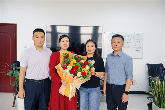 安康市中心血站開(kāi)展“5·12”國(guó)際護(hù)士節(jié)慰問(wèn)活動(dòng)