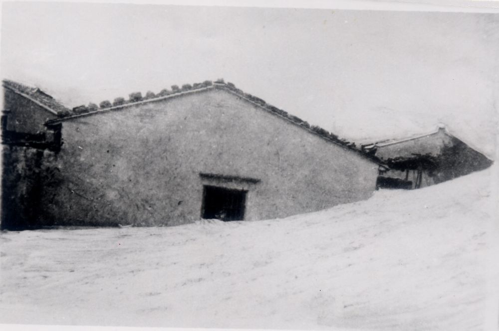 昔日的東山島風(fēng)沙掩埋部分村民村舍（資料照片）。